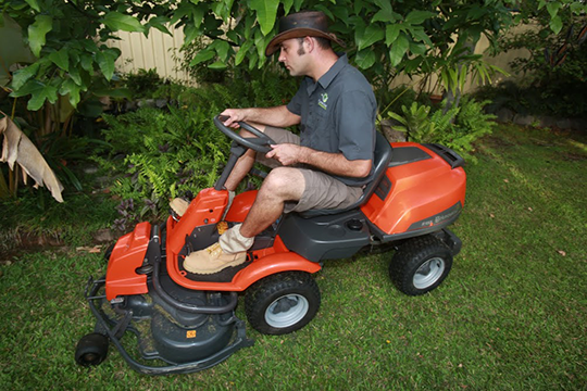 GreenMan Mackay Property Maintenance Services Mowing Lawn